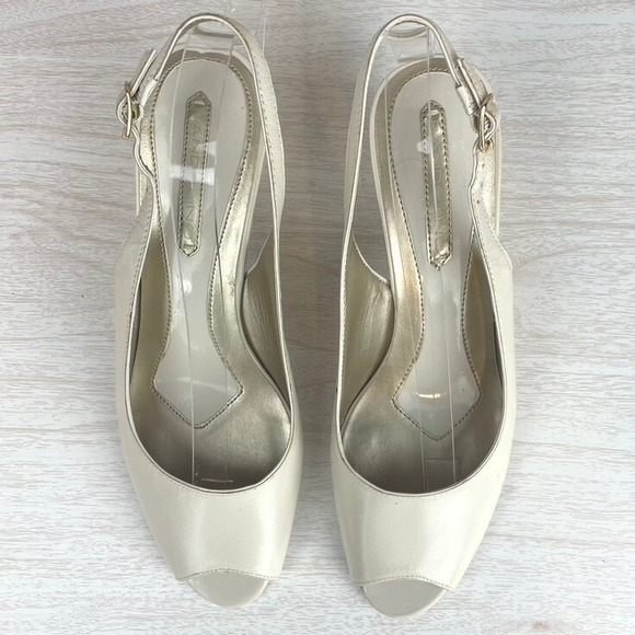 BANDOLINO Ivory Leather Womens (8) Peep Toe Wedge Sling Back Wedding Classic Box - Picture 2 of 7